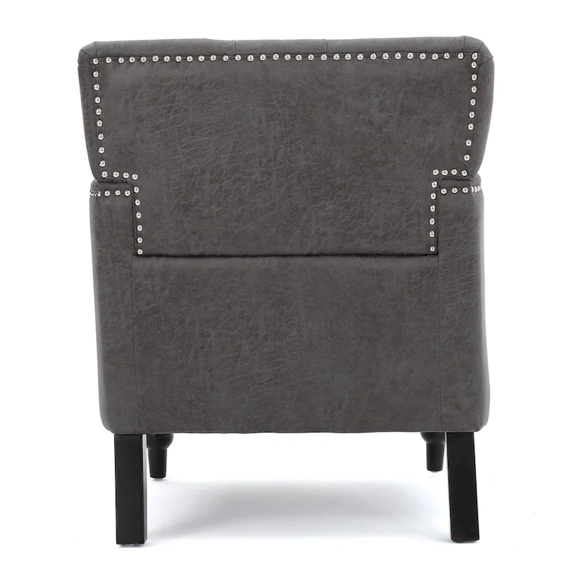 Poltrona club color ardesia con 28 bottoni capitonné e borchie decorative