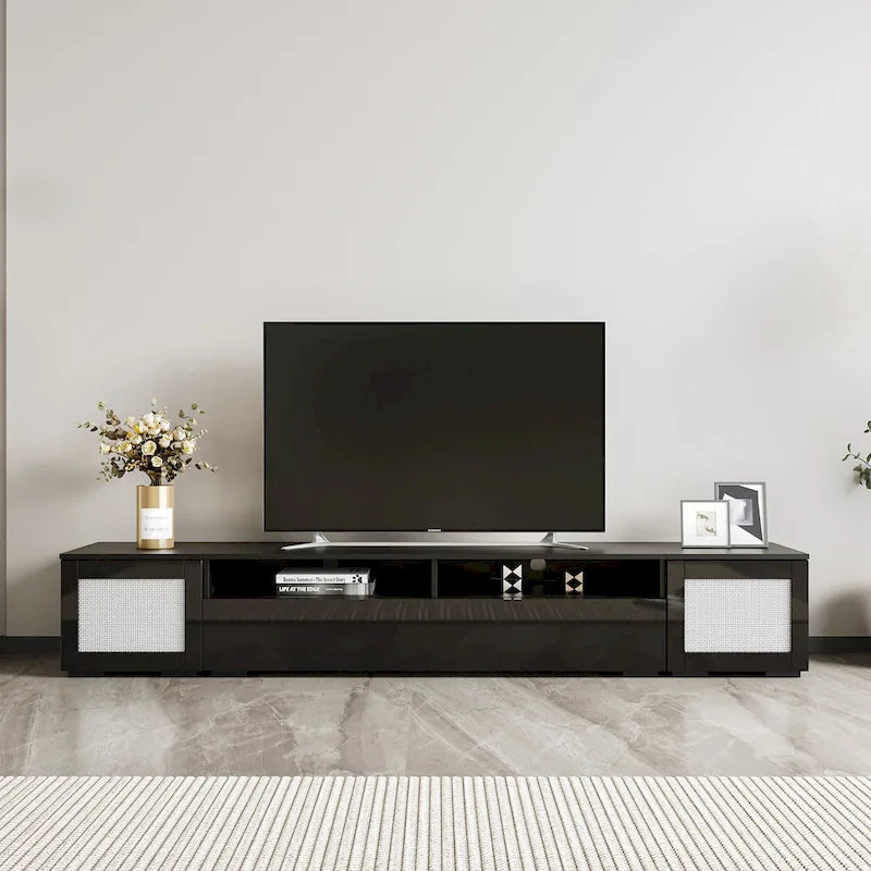 Mobile TV da 82" con ante a pressione, decorazioni in rattan e illuminazione LED