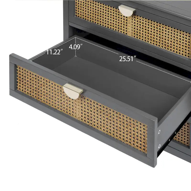 Cassettiera a 3 cassetti con frontale in rattan intagliato